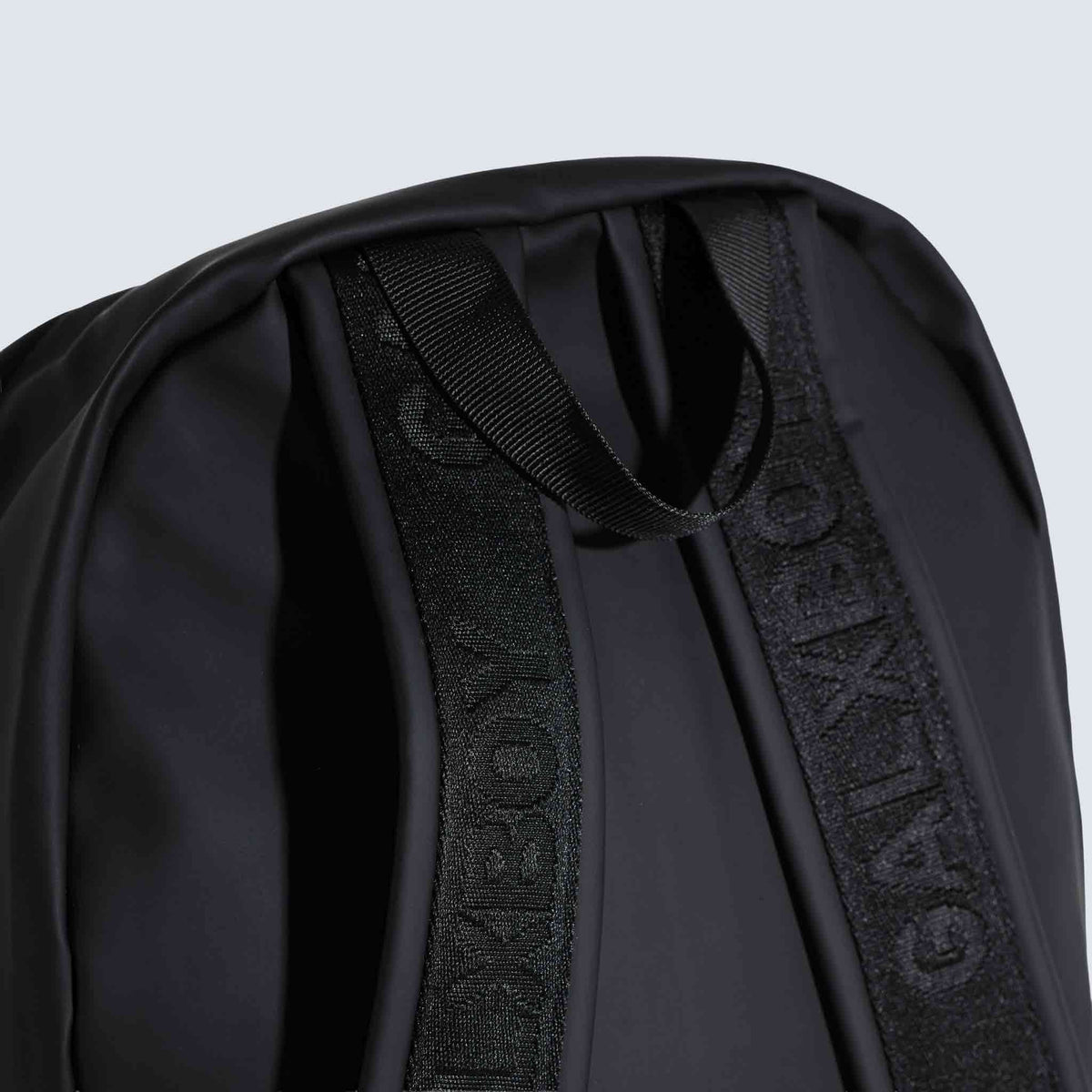 ESSENTIAL BACKPACK